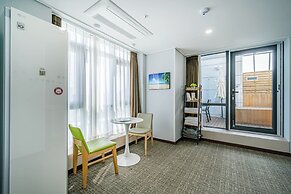 Griffin Bay Hotel