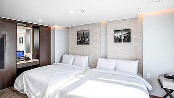 Griffin Bay Hotel