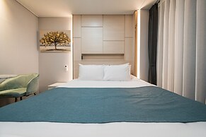 Griffin Bay Hotel