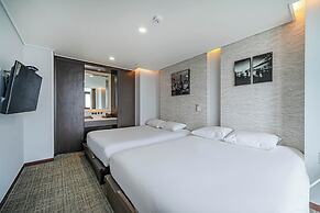 Griffin Bay Hotel