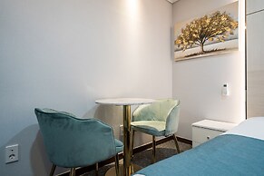 Griffin Bay Hotel