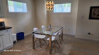 Spacious 2 BR, 3 Beds, Sleeps 6, Kitchen, Laundry
