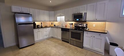Spacious 2 BR, 3 Beds, Sleeps 6, Kitchen, Laundry