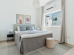 Sanders White Mountains - Modern Villa With Pool