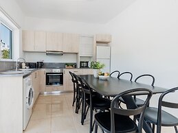 Sanders White Mountains - Modern Villa With Pool