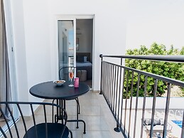 Sanders White Mountains - Modern Villa With Pool