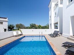 Sanders White Mountains - Nice Villa With Pool