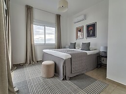 Sanders White Mountains - Nice Villa With Pool