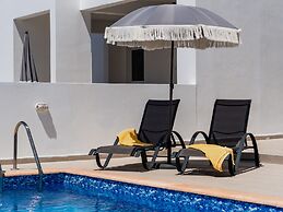 Sanders White Mountains - Smart Villa With Pool