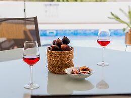 Sanders White Mountains - Smart Villa With Pool