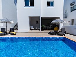 Sanders White Mountains - Smart Villa With Pool