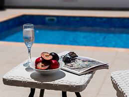 Sanders White Mountains - Smart Villa With Pool