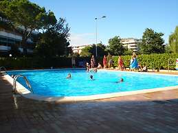 Flat With Terrace Overlooking the Pool
