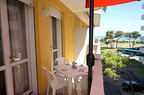 Flat With Terrace Overlooking the Pool