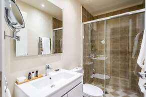 33 Solonos Suites