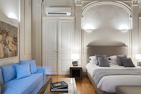 33 Solonos Suites