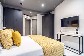 33 Solonos Suites