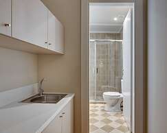 33 Solonos Suites