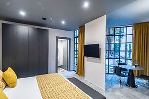33 Solonos Suites
