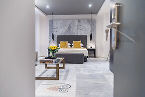 33 Solonos Suites