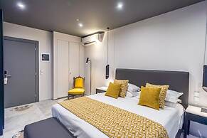 33 Solonos Suites
