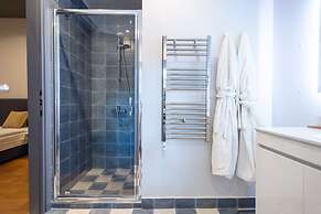 33 Solonos Suites