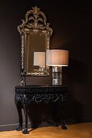 33 Solonos Suites
