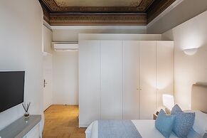 33 Solonos Suites
