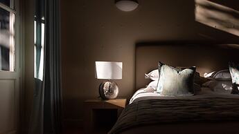33 Solonos Suites