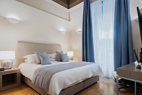 33 Solonos Suites