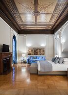 33 Solonos Suites