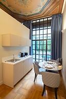 33 Solonos Suites