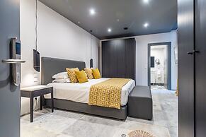 33 Solonos Suites