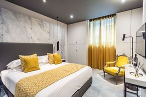 33 Solonos Suites