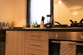 Livestay - 2 Bed Apartment Free Parking Heathrow