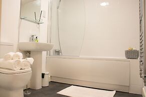 Livestay - 2 Bed 2 Bath Minutes From Heathrow