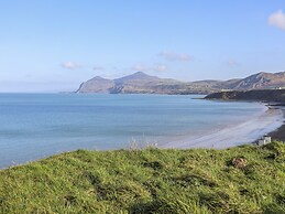 Bwthyn Cerrig Man