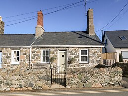 Bwthyn Cerrig Man