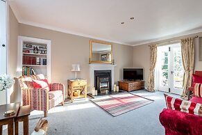 Charming Cardoon Cottage in Beautiful Village
