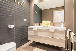Stylish 3-bed Apt on La Cala Golf 15th Hole View