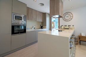 Stylish 3-bed Apt on La Cala Golf 15th Hole View
