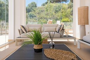 Stylish 3-bed Apt on La Cala Golf 15th Hole View