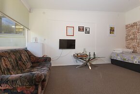 Dunstan House