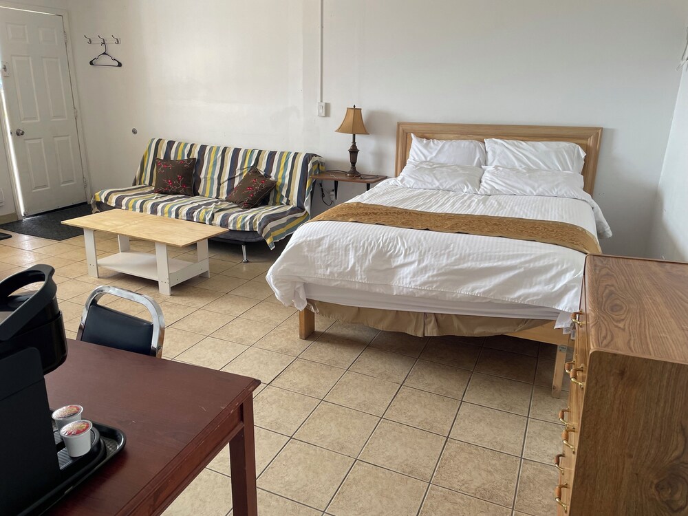 Dundurn Motel