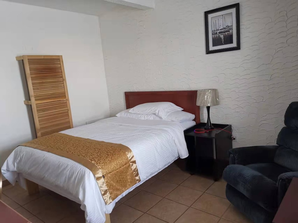 Dundurn Motel