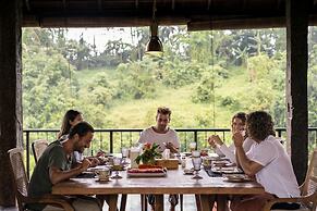Exceptional 9BR Incredible Jungle View, River Access