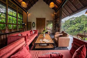 Exceptional 9BR Incredible Jungle View, River Access