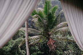 Exceptional 9BR Incredible Jungle View, River Access