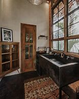 Exceptional 9BR Incredible Jungle View, River Access