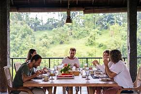 Exceptional 9BR Incredible Jungle View, River Access
